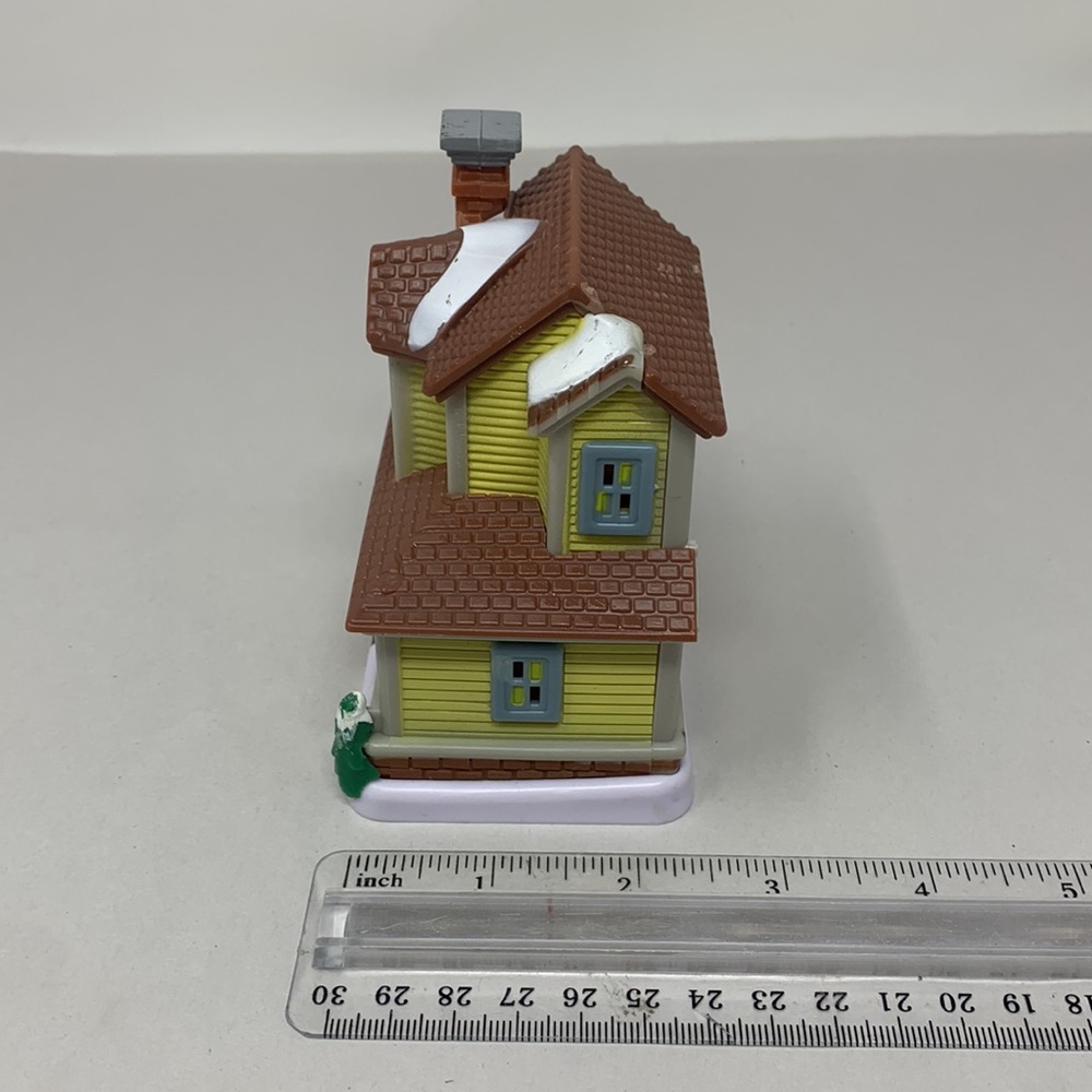7 piece mixed Christmas decor lot - candles, deer, 2-story house w snow used/new - Picture 16 of 17